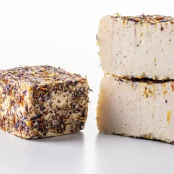 Flor de Pradera Wild Flower Covered Cheese 200g